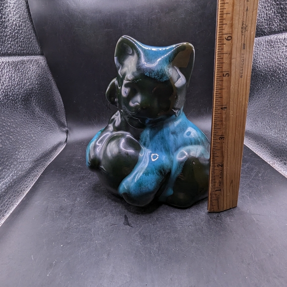 Charming Blue Mountain Pottery Cat and Ball of Yarn Figurine Black and Teal - Picture 10 of 10